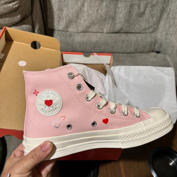 Valentines converse size 6 - Picture 1 of 8